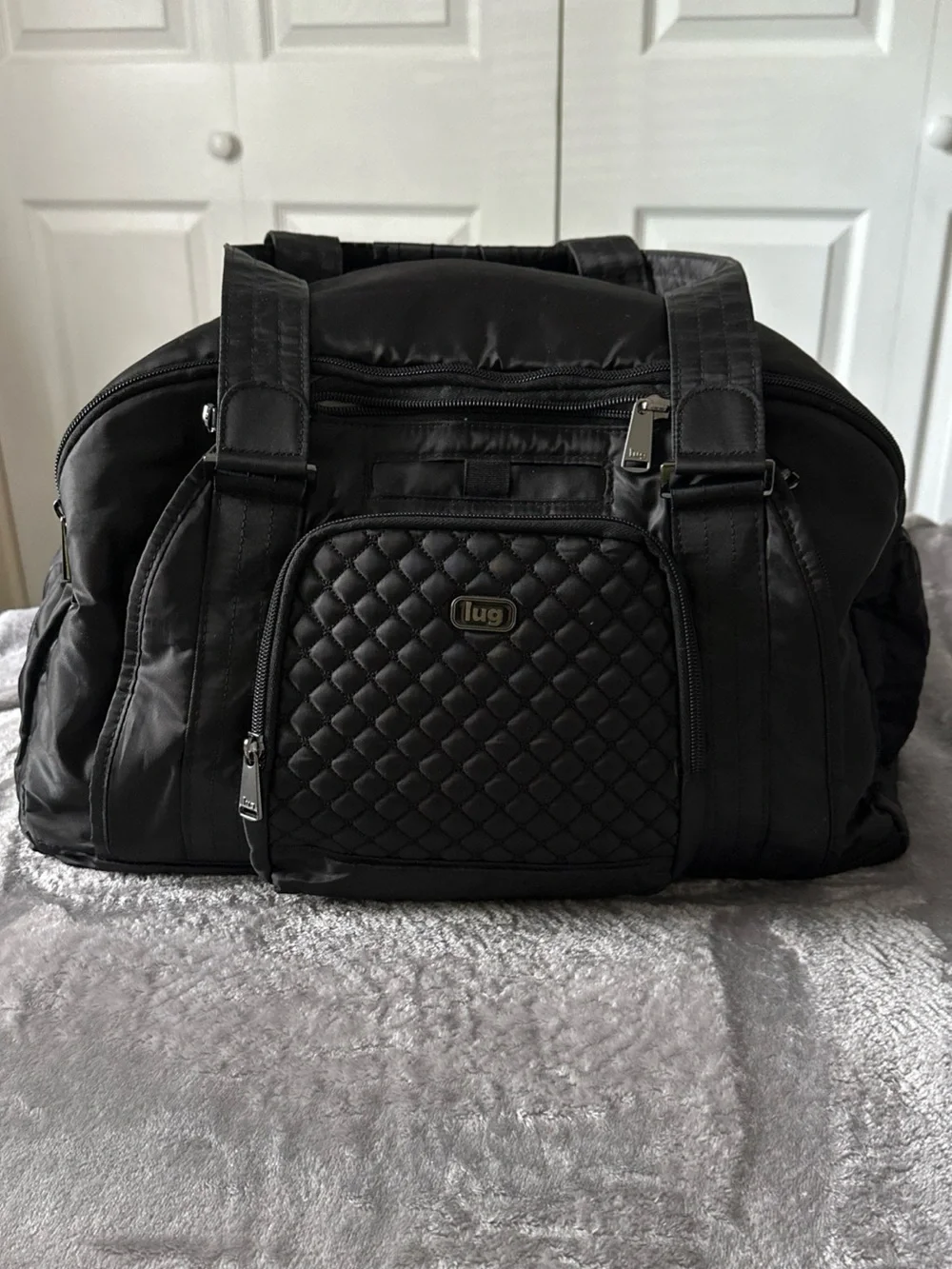 Unisex Lug Propeller Black Quilted Crossbody/Short Shoulder Nylon Duffel Bag EUC